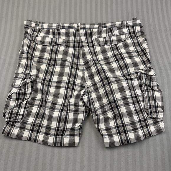 Foundry Black White Plaid Cargo Shorts,Mens Size 48 - Picture 3 of 3